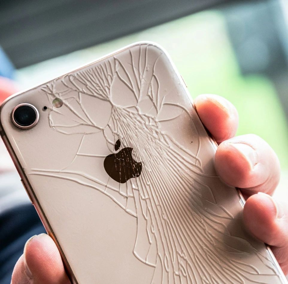 Zbita pęknięta klapka iPhone